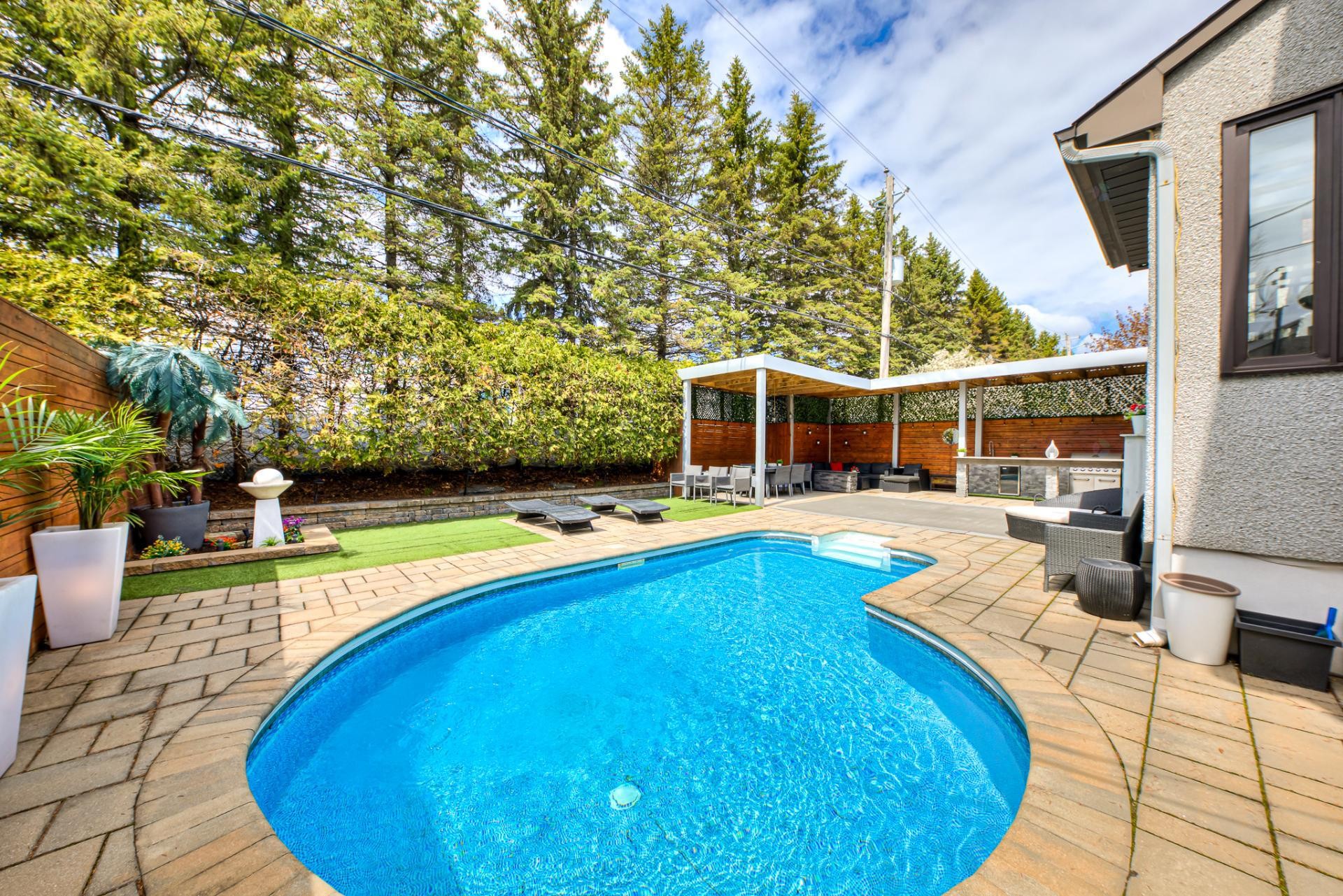 









1635


Rue Delage

,
Boisbriand,




QC
J7G3A9

