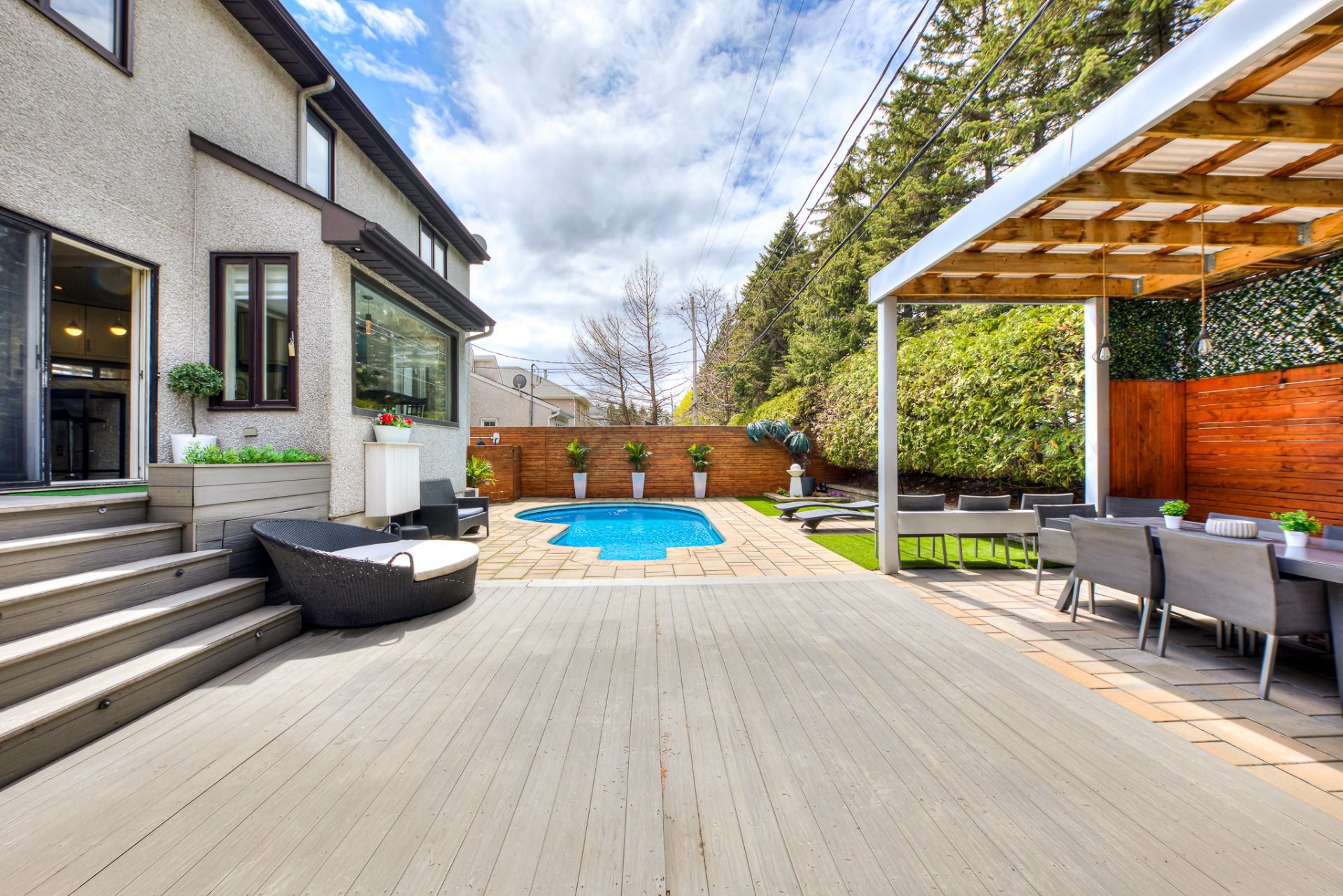 









1635


Rue Delage

,
Boisbriand,




QC
J7G3A9

