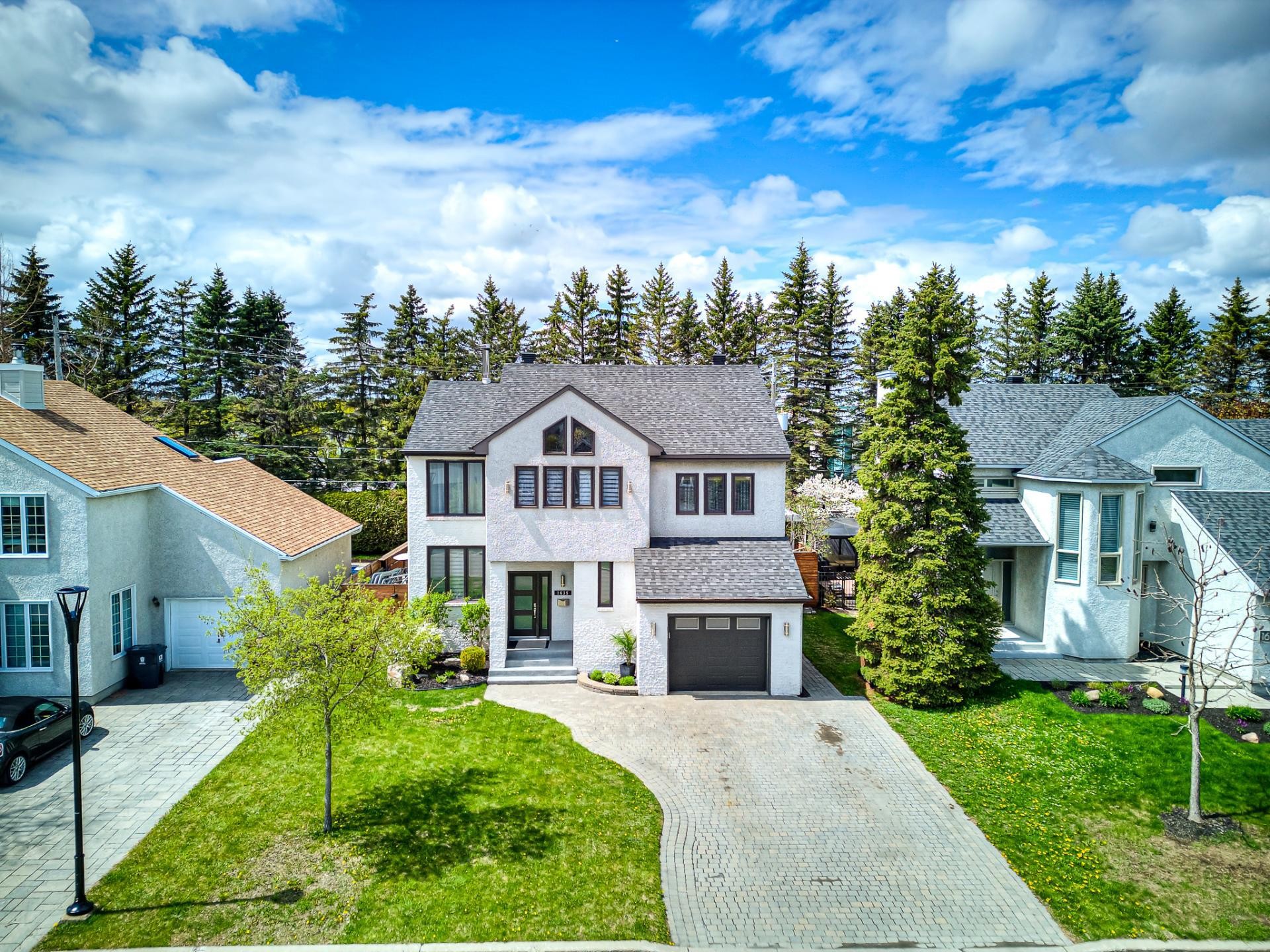 









1635


Rue Delage

,
Boisbriand,




QC
J7G3A9

