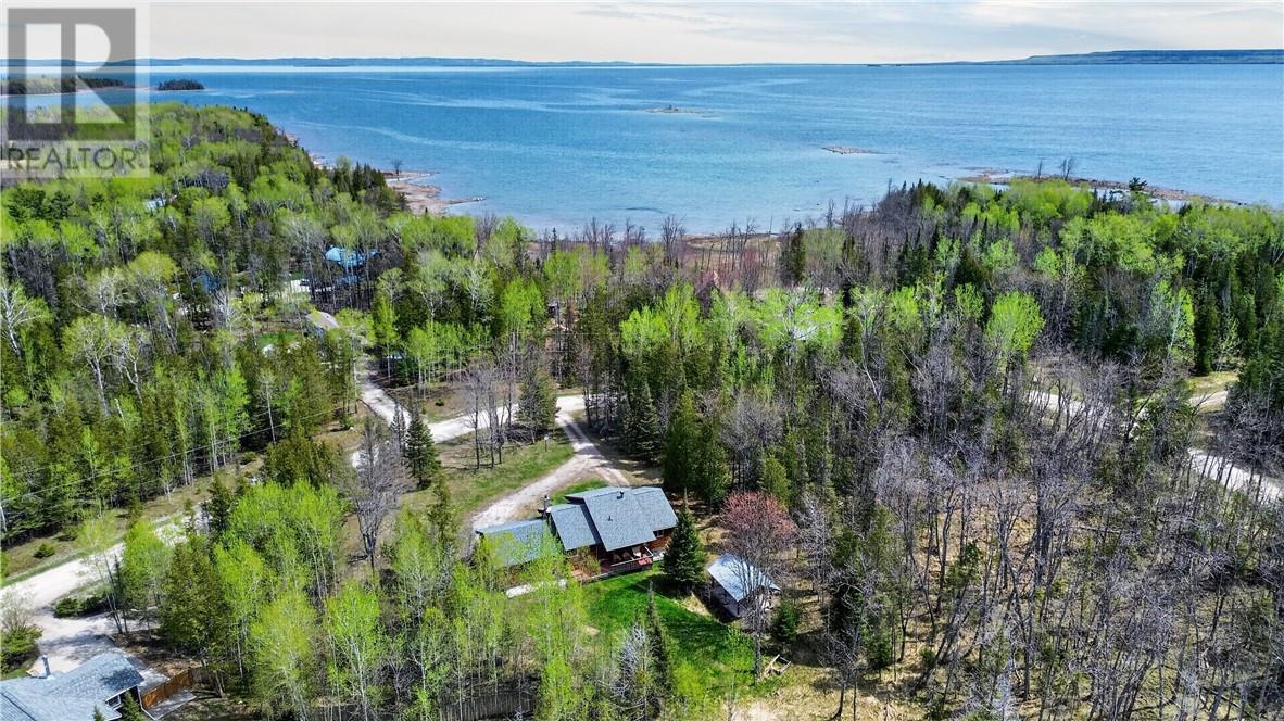 












76 Lilly Crescent

,
Kagawong, Manitoulin Island,




Ontario
P0P1J0

