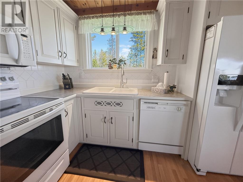 












238 Lonesome Pine Trail

,
Tehkummah, Manitoulin Island,




Ontario
P0P2C0

