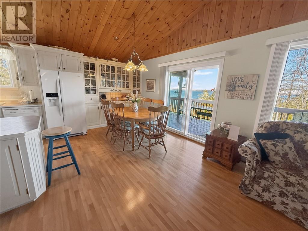 












238 Lonesome Pine Trail

,
Tehkummah, Manitoulin Island,




Ontario
P0P2C0

