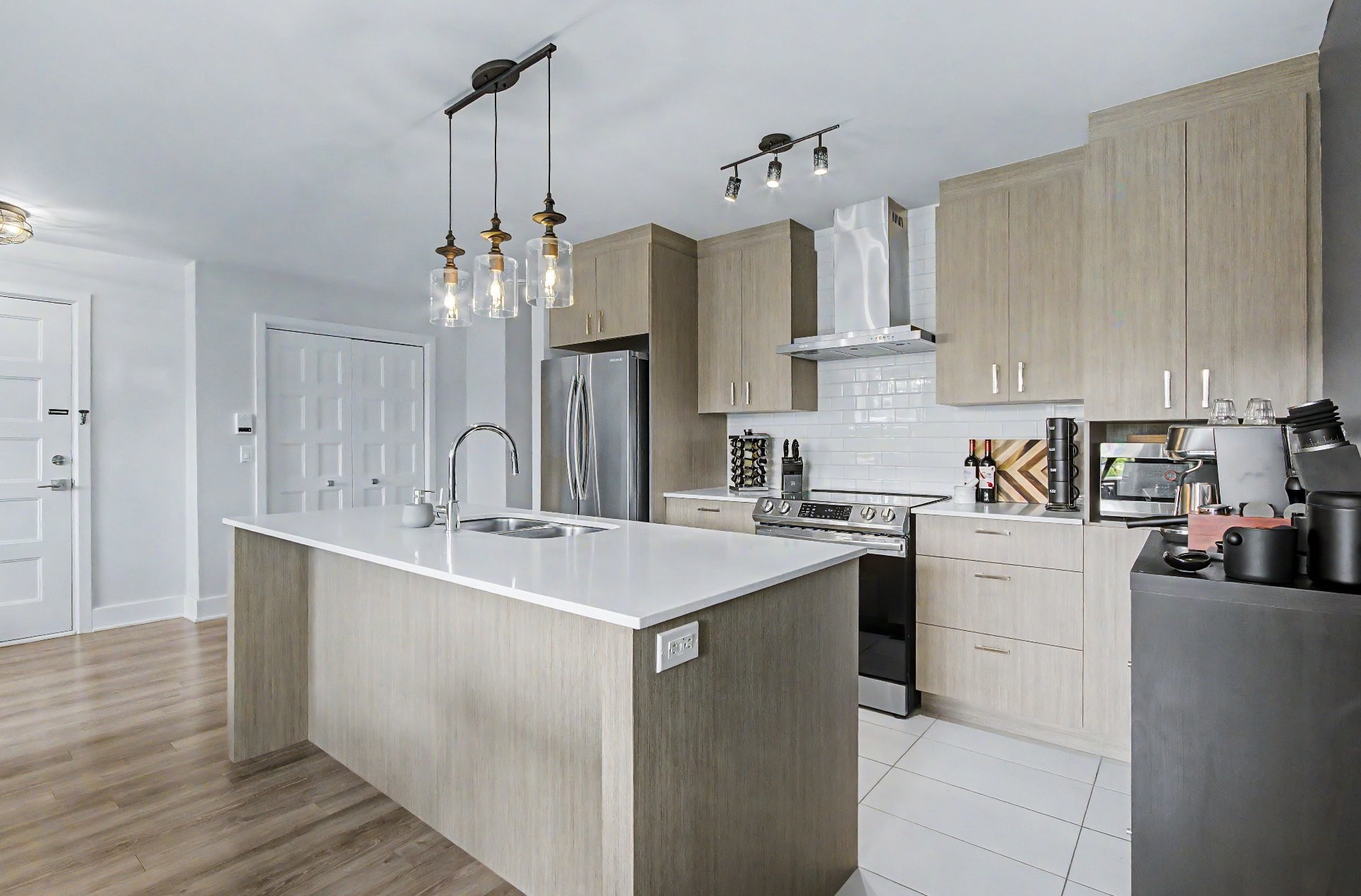









545


Boul. Clairevue O.

, 102,
Saint-Bruno-de-Montarville,




QC
J3V6B2

