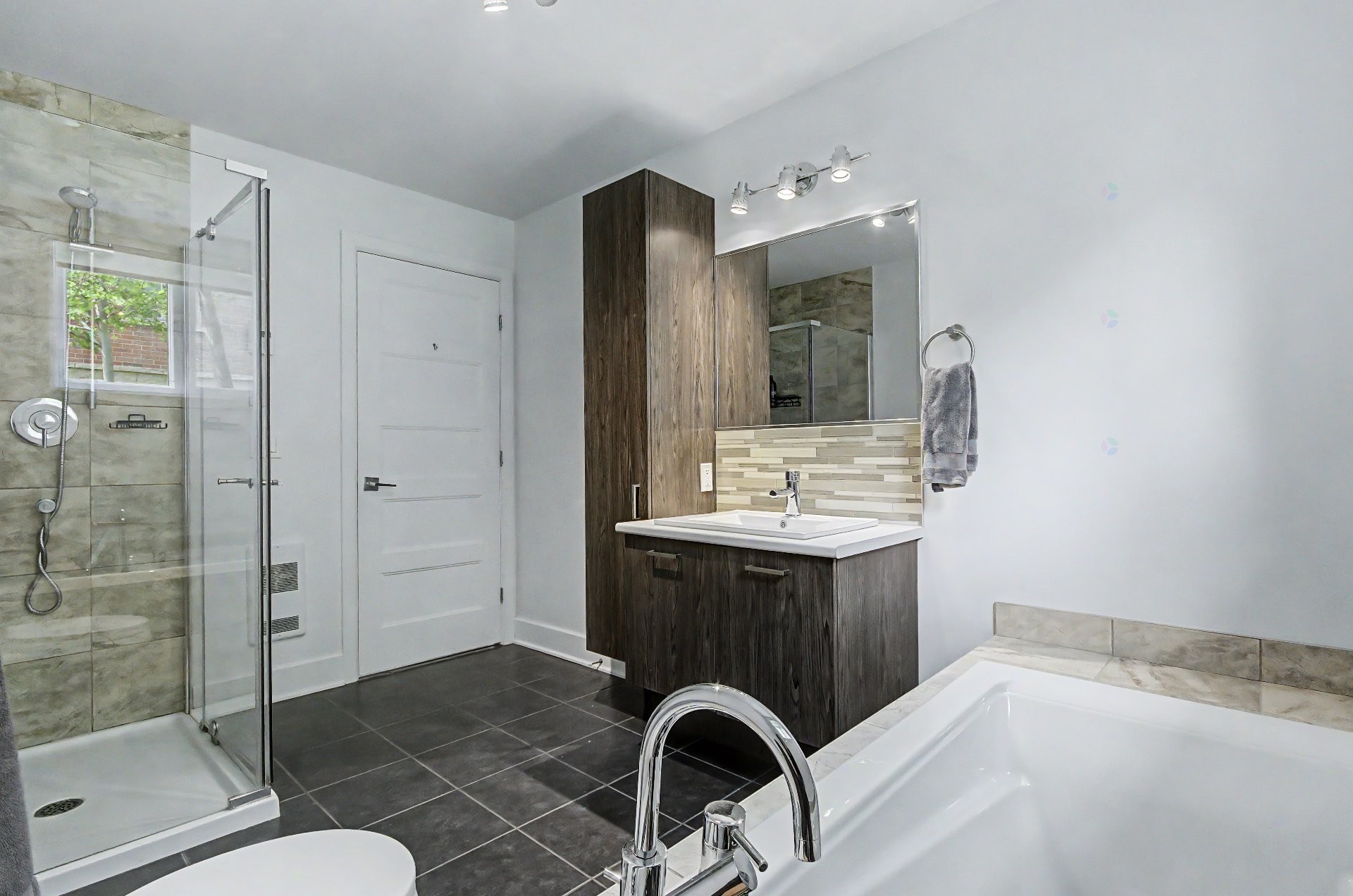 









545


Boul. Clairevue O.

, 102,
Saint-Bruno-de-Montarville,




QC
J3V6B2

