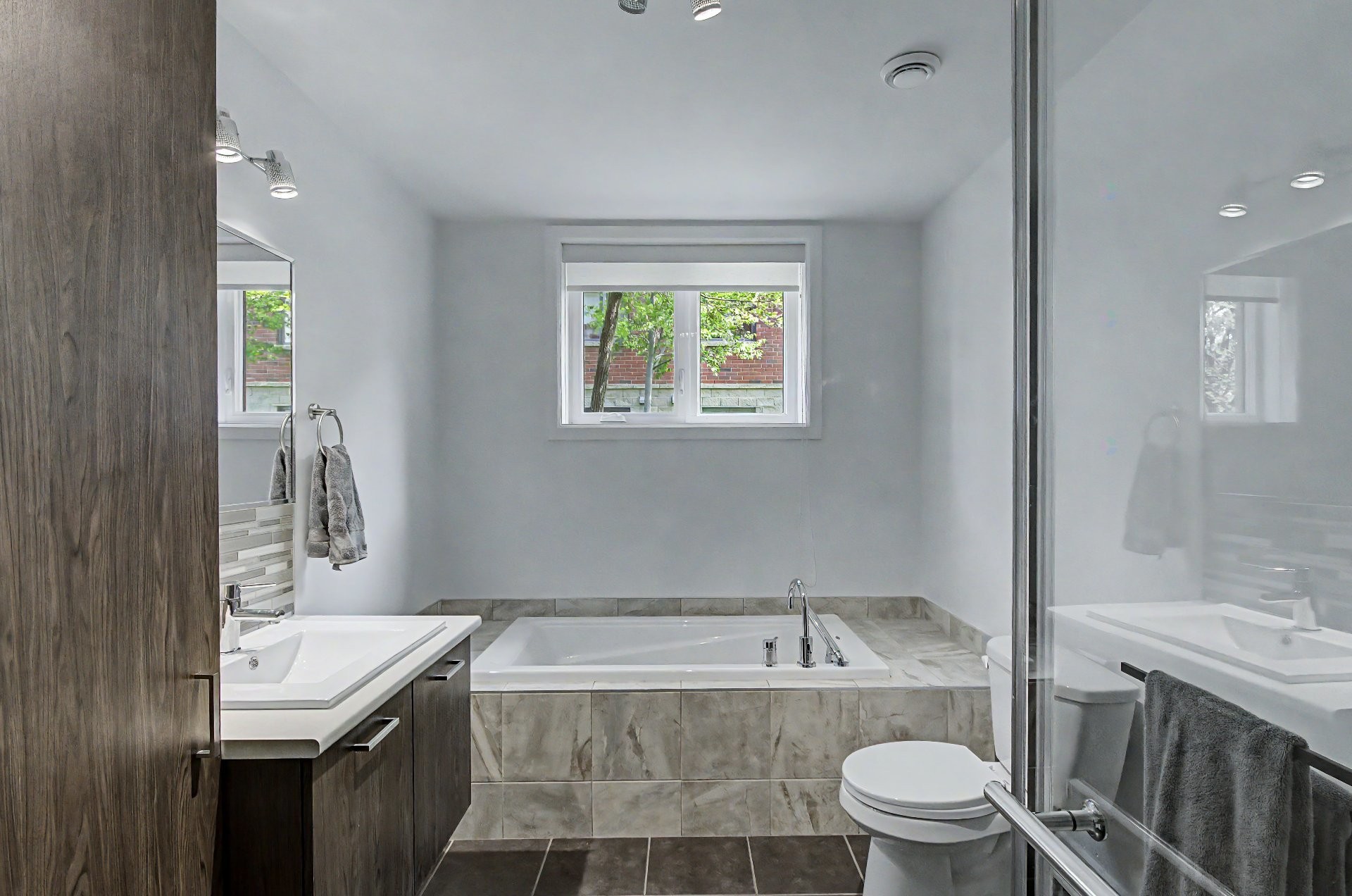 









545


Boul. Clairevue O.

, 102,
Saint-Bruno-de-Montarville,




QC
J3V6B2

