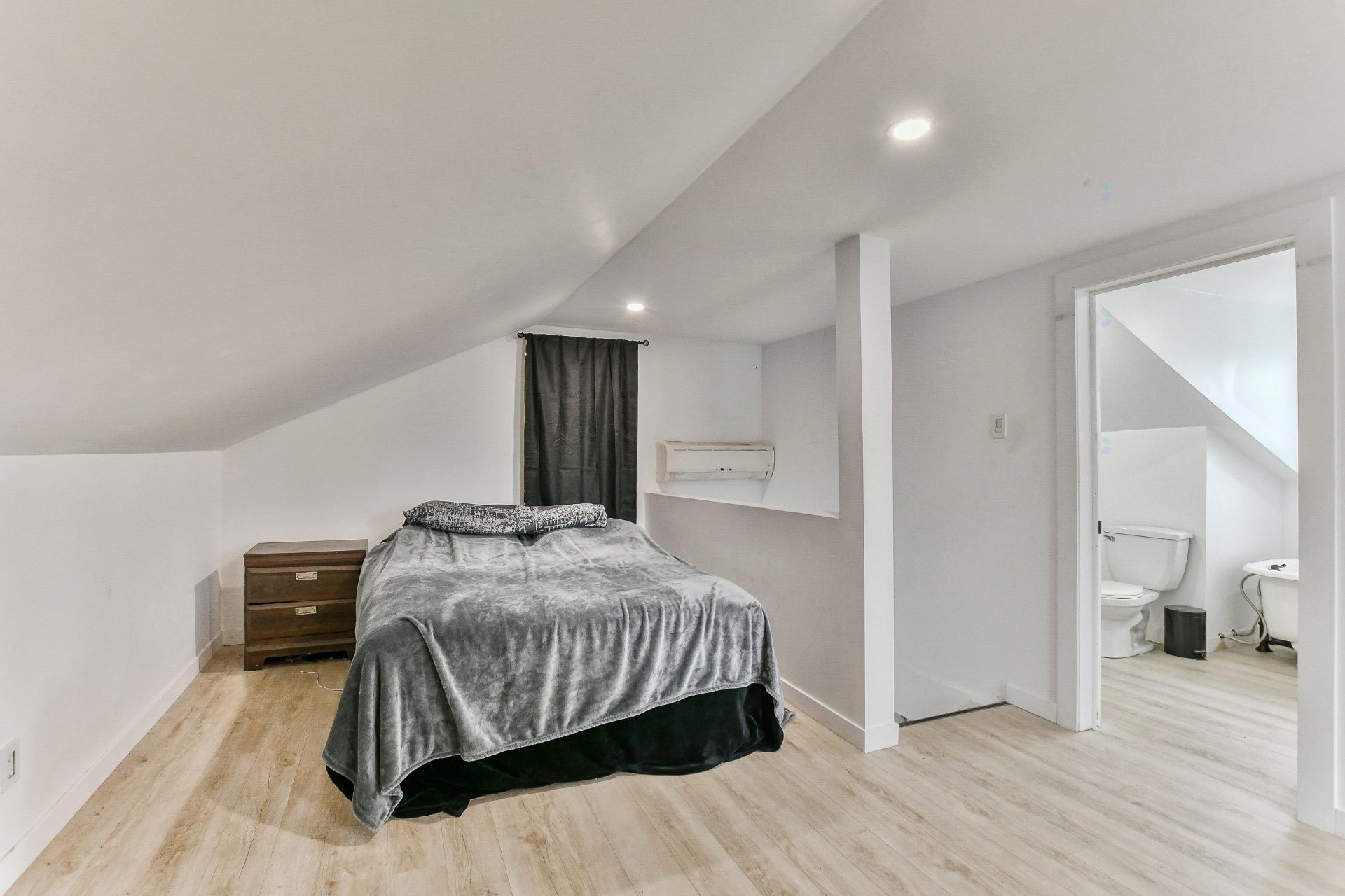 









7


Rue Masson

,
Saint-Roch-de-l'Achigan,




QC
J0K3H0


