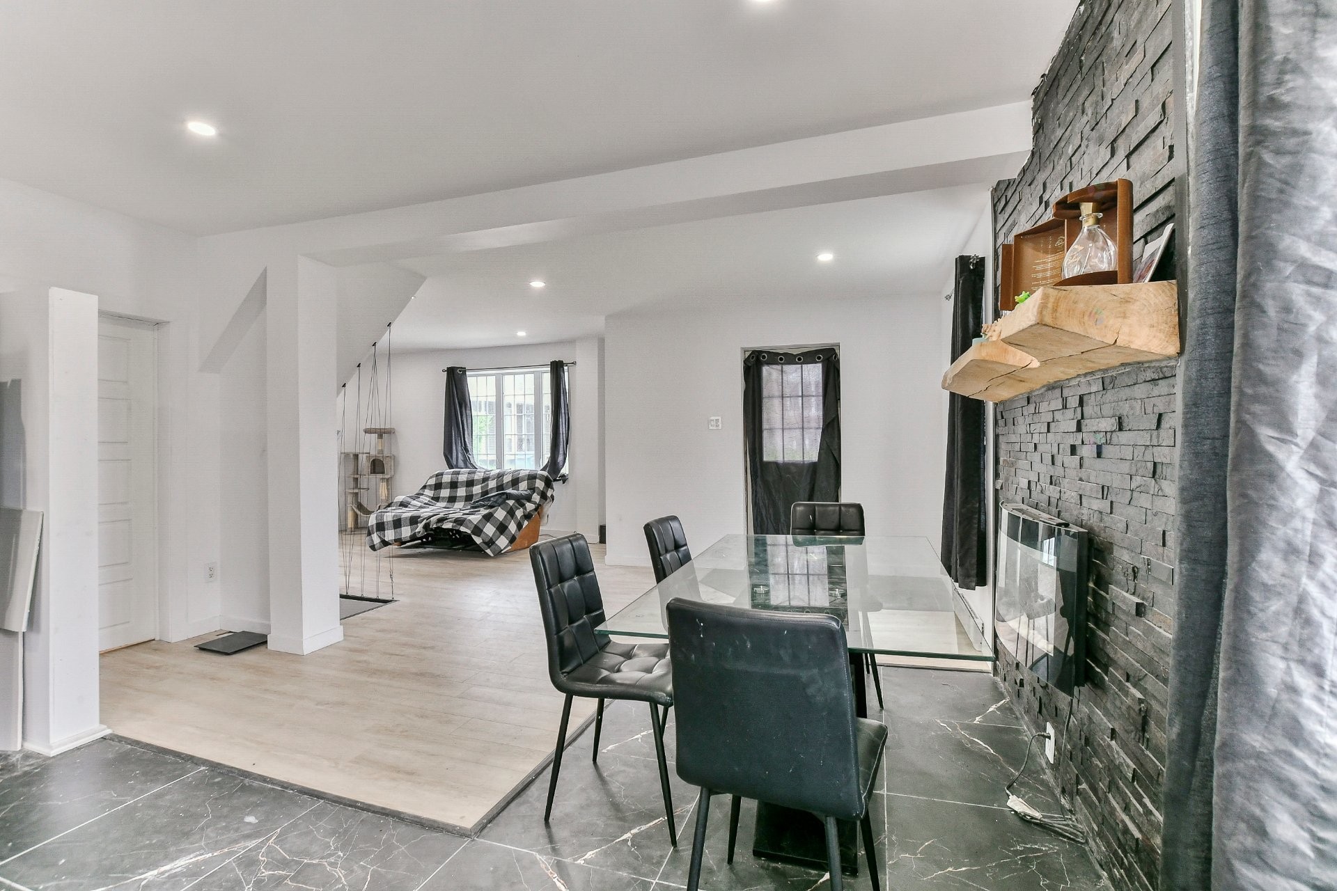 









7


Rue Masson

,
Saint-Roch-de-l'Achigan,




QC
J0K3H0

