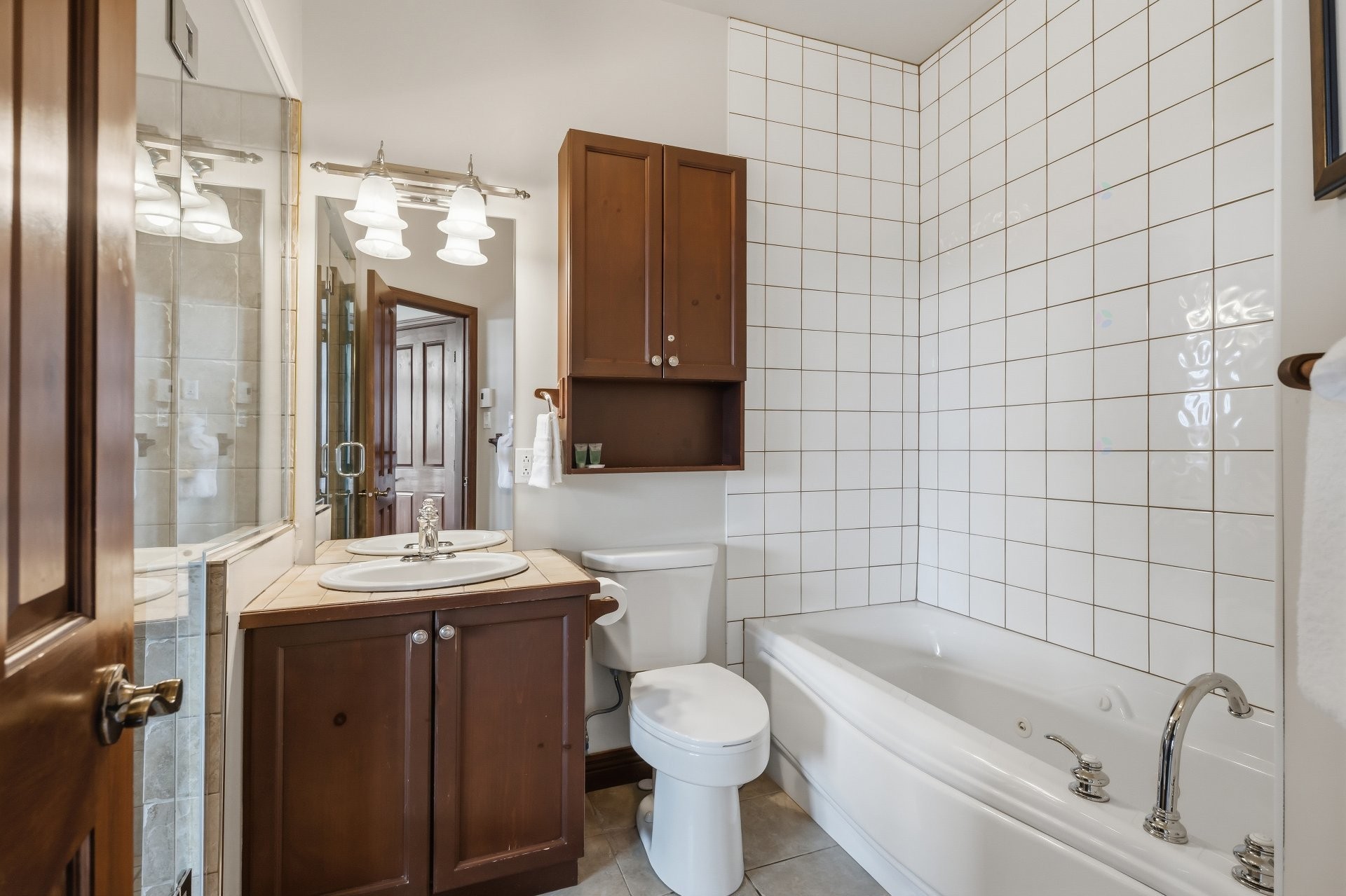 









300


Rue du Mont-Plaisant

, 4,
Mont-Tremblant,




QC
J8E1L2

