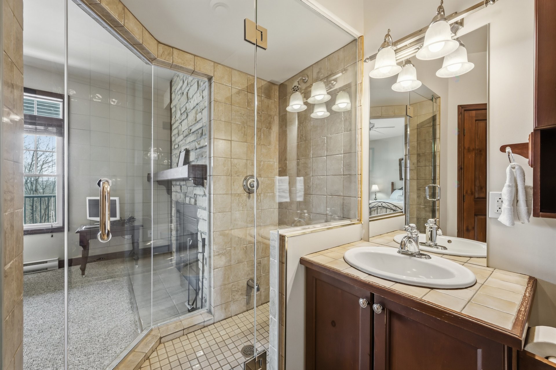 









300


Rue du Mont-Plaisant

, 4,
Mont-Tremblant,




QC
J8E1L2

