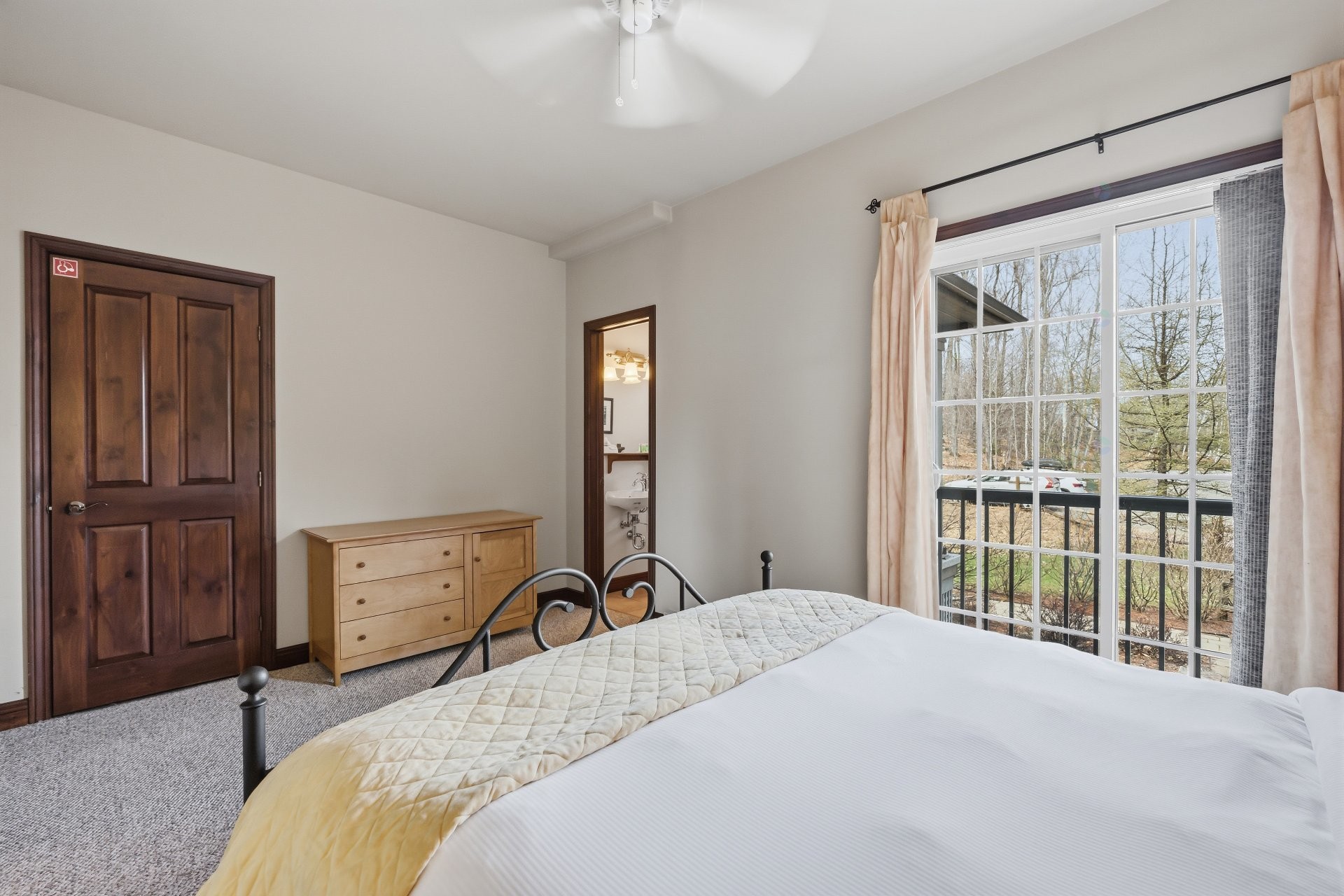 









300


Rue du Mont-Plaisant

, 4,
Mont-Tremblant,




QC
J8E1L2

