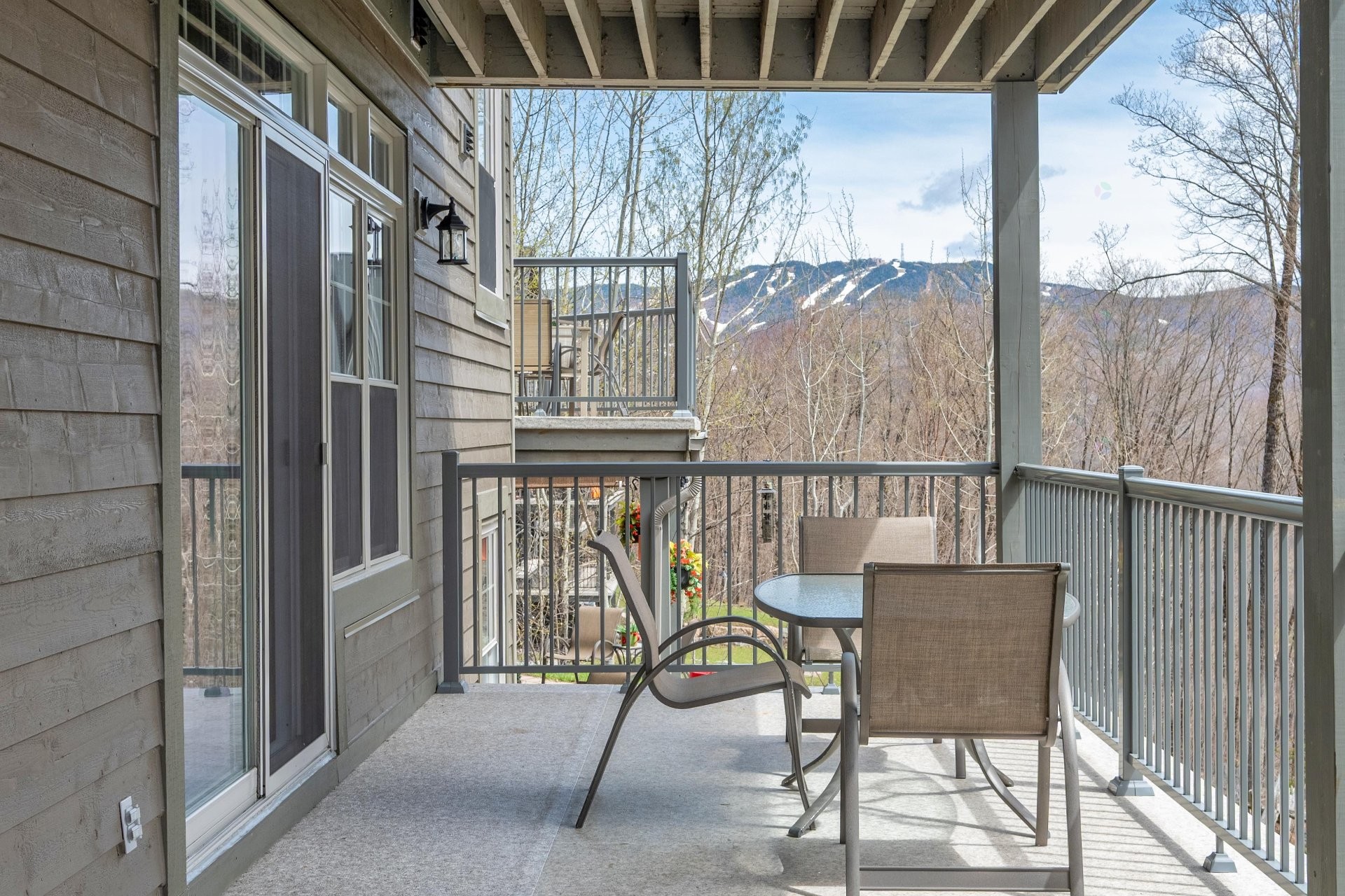 









300


Rue du Mont-Plaisant

, 4,
Mont-Tremblant,




QC
J8E1L2

