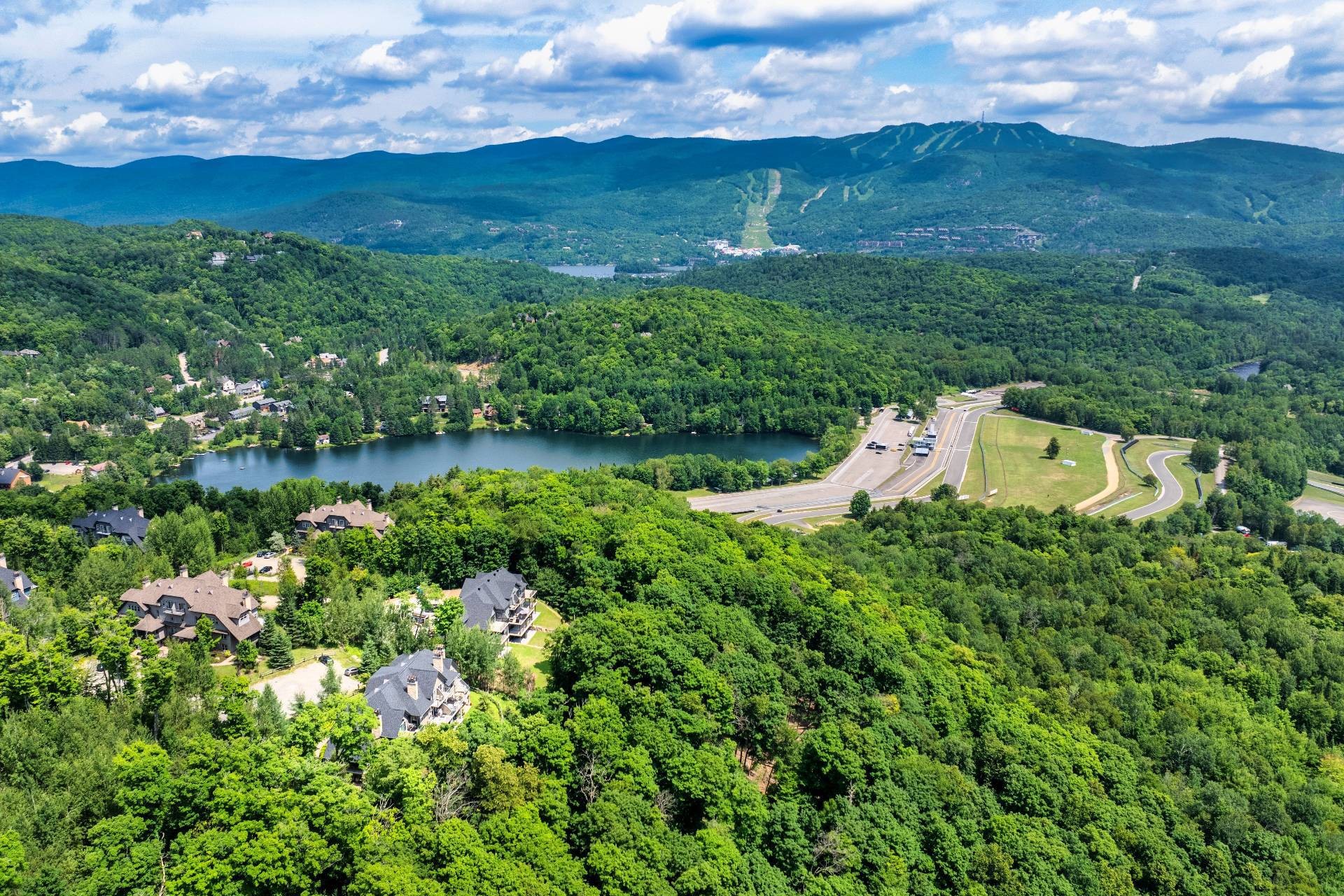 









300


Rue du Mont-Plaisant

, 4,
Mont-Tremblant,




QC
J8E1L2

