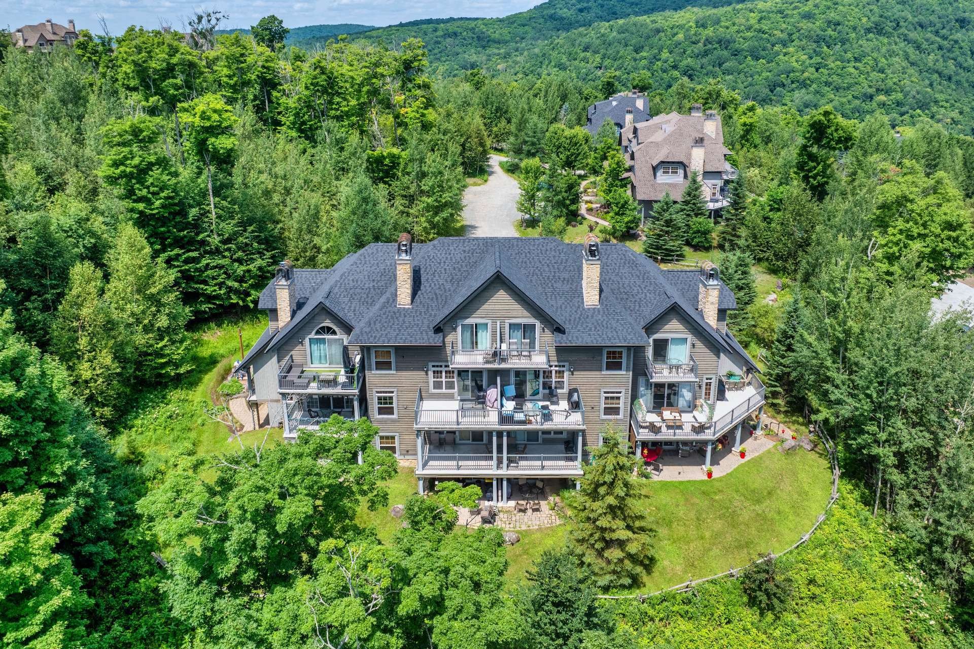 









300


Rue du Mont-Plaisant

, 4,
Mont-Tremblant,




QC
J8E1L2

