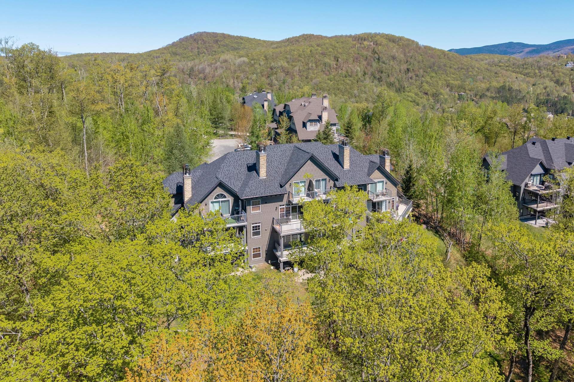 









300


Rue du Mont-Plaisant

, 4,
Mont-Tremblant,




QC
J8E1L2


