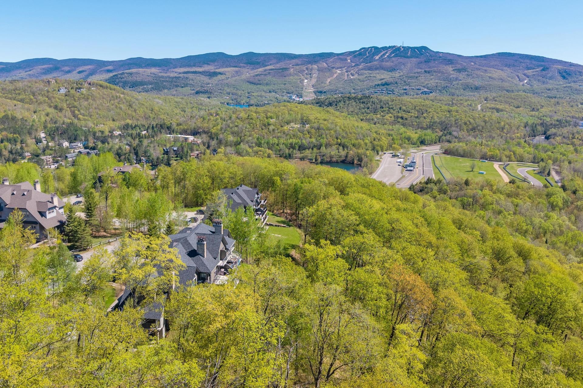 









300


Rue du Mont-Plaisant

, 4,
Mont-Tremblant,




QC
J8E1L2

