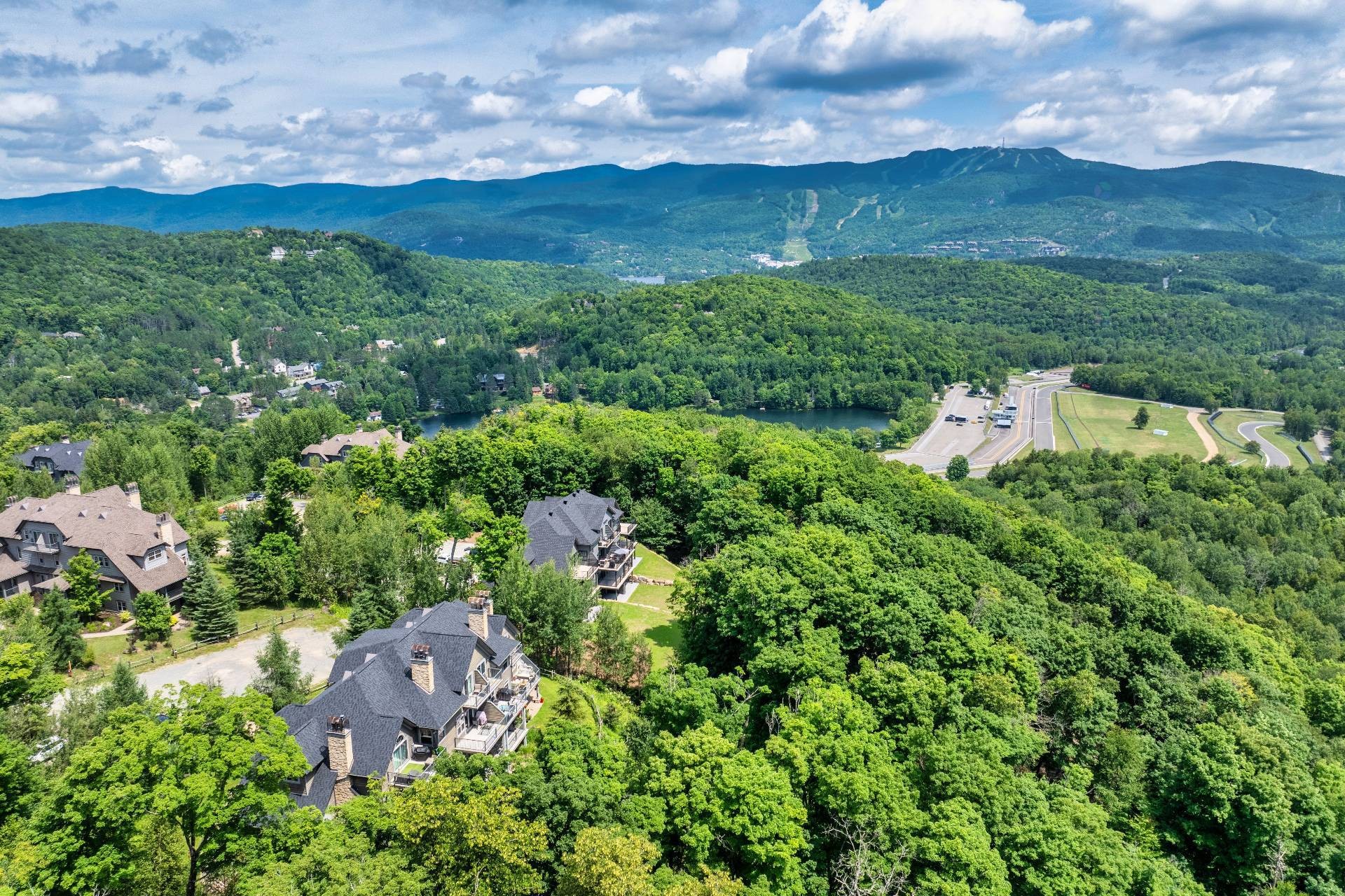 









300


Rue du Mont-Plaisant

, 4,
Mont-Tremblant,




QC
J8E1L2


