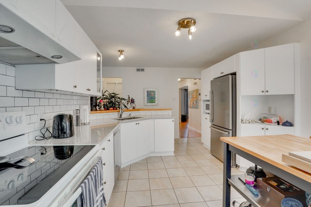 









6


Rue de l'Alouette

,
Gatineau (Hull),




QC
J9A3J4

