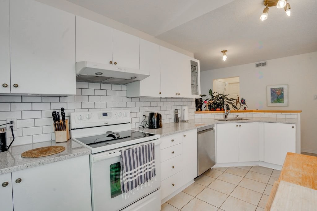 









6


Rue de l'Alouette

,
Gatineau (Hull),




QC
J9A3J4

