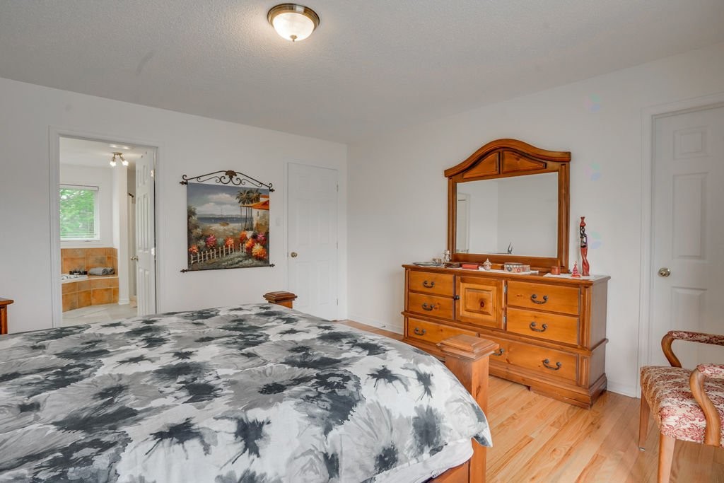 









6


Rue de l'Alouette

,
Gatineau (Hull),




QC
J9A3J4

