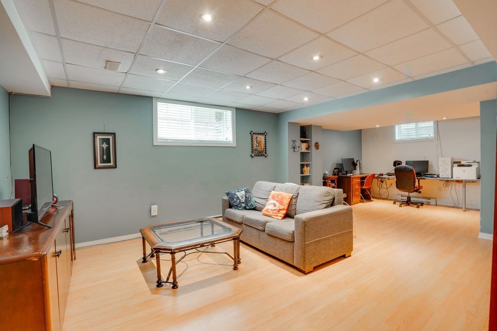 









6


Rue de l'Alouette

,
Gatineau (Hull),




QC
J9A3J4

