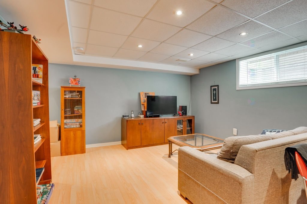 









6


Rue de l'Alouette

,
Gatineau (Hull),




QC
J9A3J4

