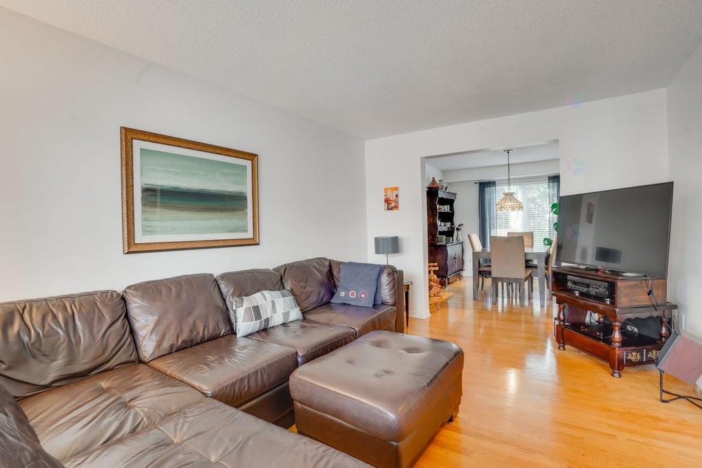 









6


Rue de l'Alouette

,
Gatineau (Hull),




QC
J9A3J4

