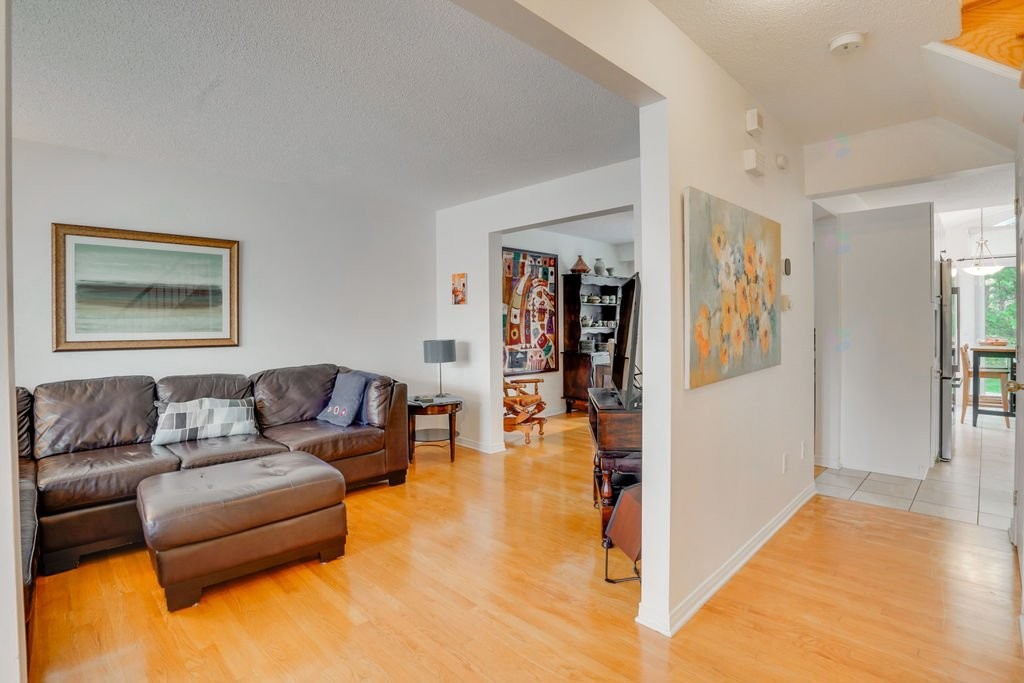 









6


Rue de l'Alouette

,
Gatineau (Hull),




QC
J9A3J4

