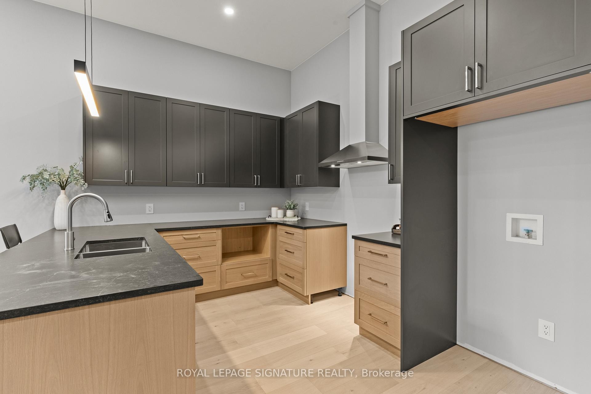 









139


King Edward

Street,
Brant,




ON
N3L 3E3

