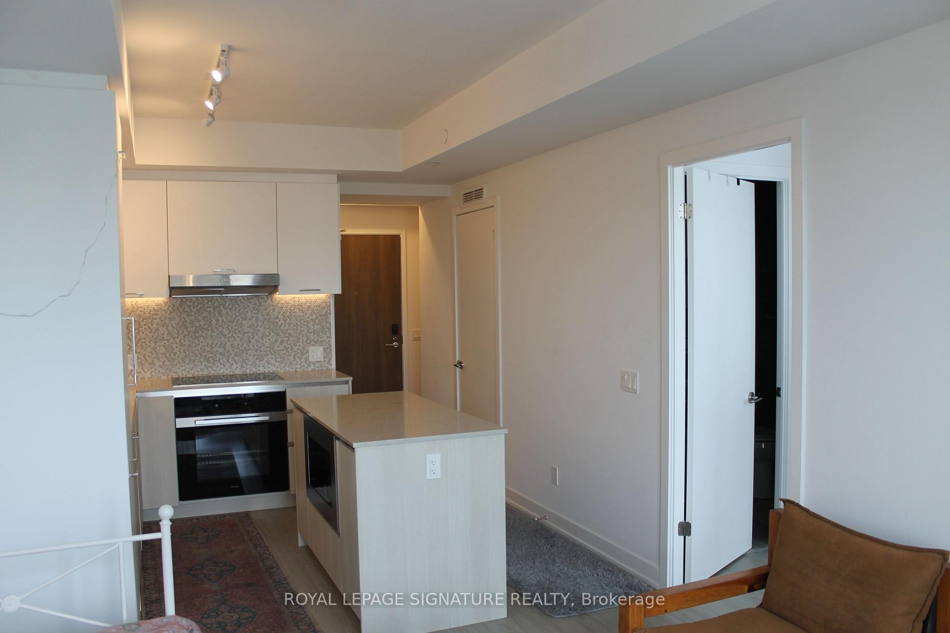 









8188


Yonge

Street, 215,
Vaughan,




ON
L4J 1W5

