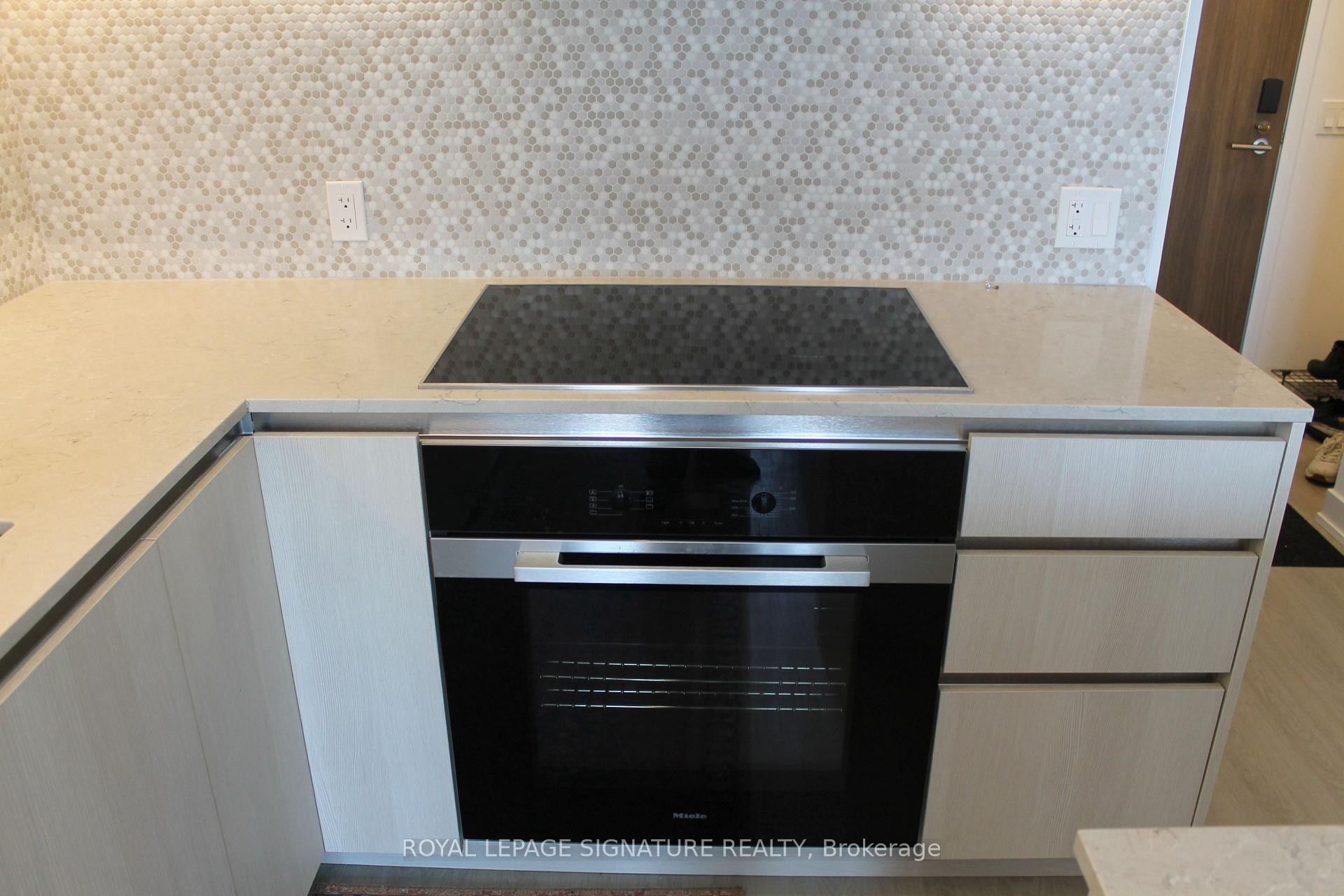 









8188


Yonge

Street, 215,
Vaughan,




ON
L4J 1W5

