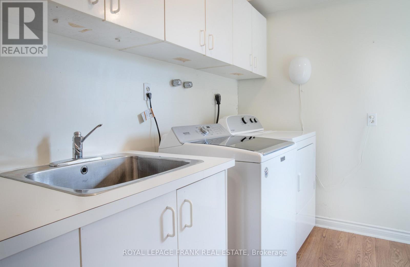 












312 CUMBERLAND COURT

,
Oshawa (Donevan),




Ontario
L1H8E7

