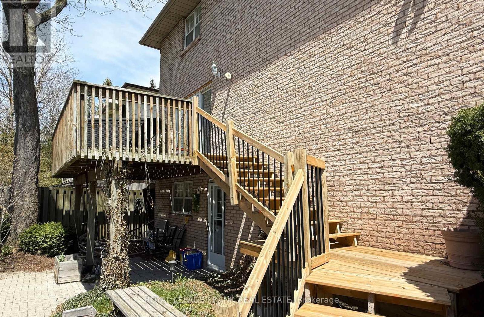 












312 CUMBERLAND COURT

,
Oshawa (Donevan),




Ontario
L1H8E7

