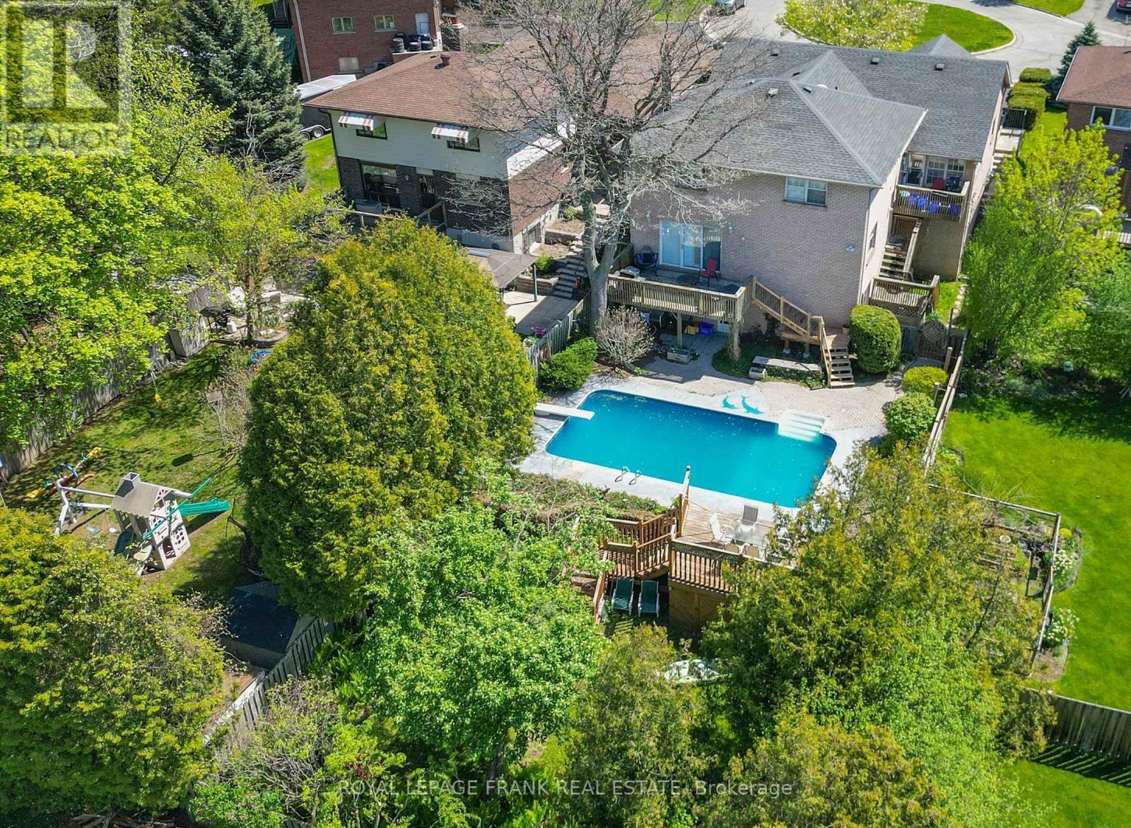 












312 CUMBERLAND COURT

,
Oshawa (Donevan),




Ontario
L1H8E7

