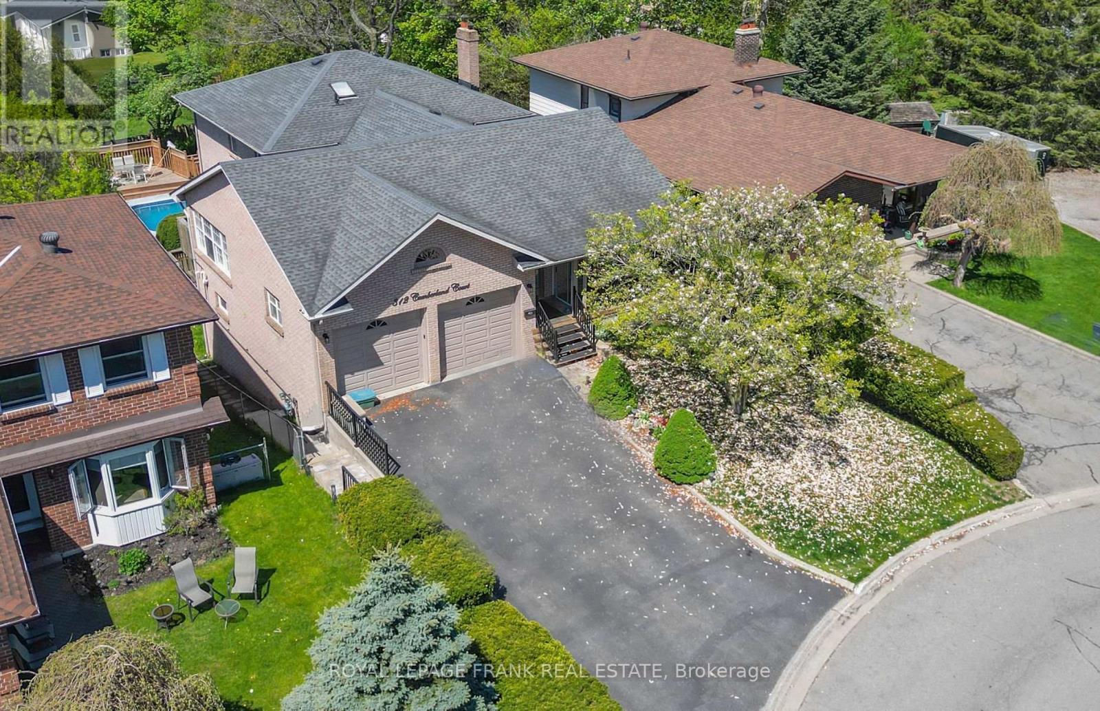 












312 CUMBERLAND COURT

,
Oshawa (Donevan),




Ontario
L1H8E7

