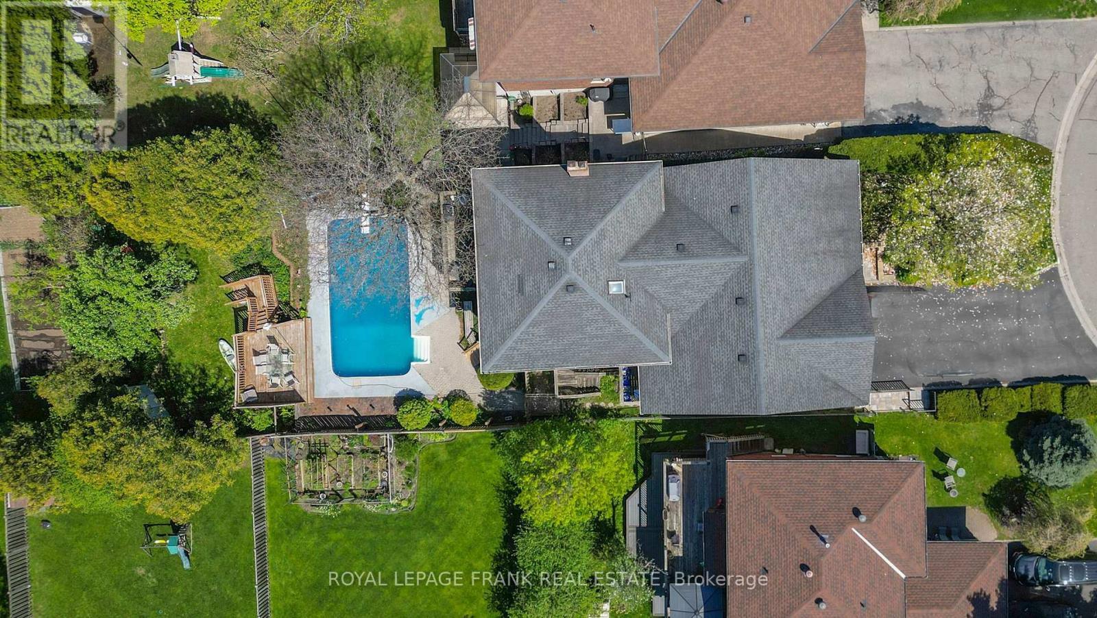 












312 CUMBERLAND COURT

,
Oshawa (Donevan),




Ontario
L1H8E7

