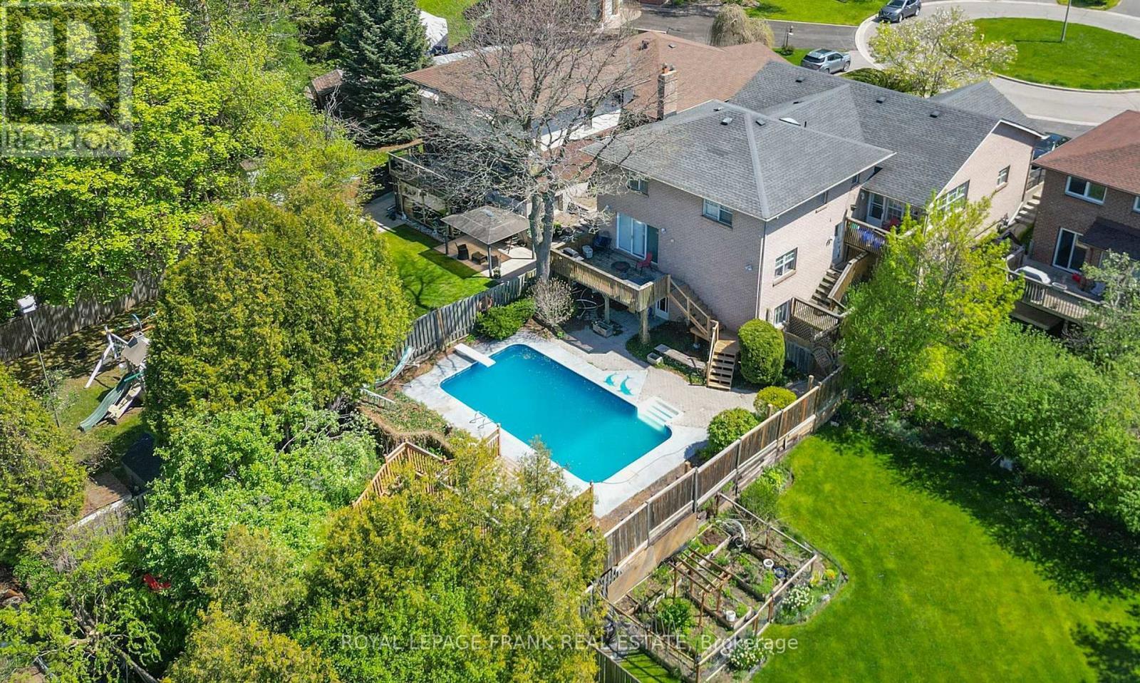 












312 CUMBERLAND COURT

,
Oshawa (Donevan),




Ontario
L1H8E7

