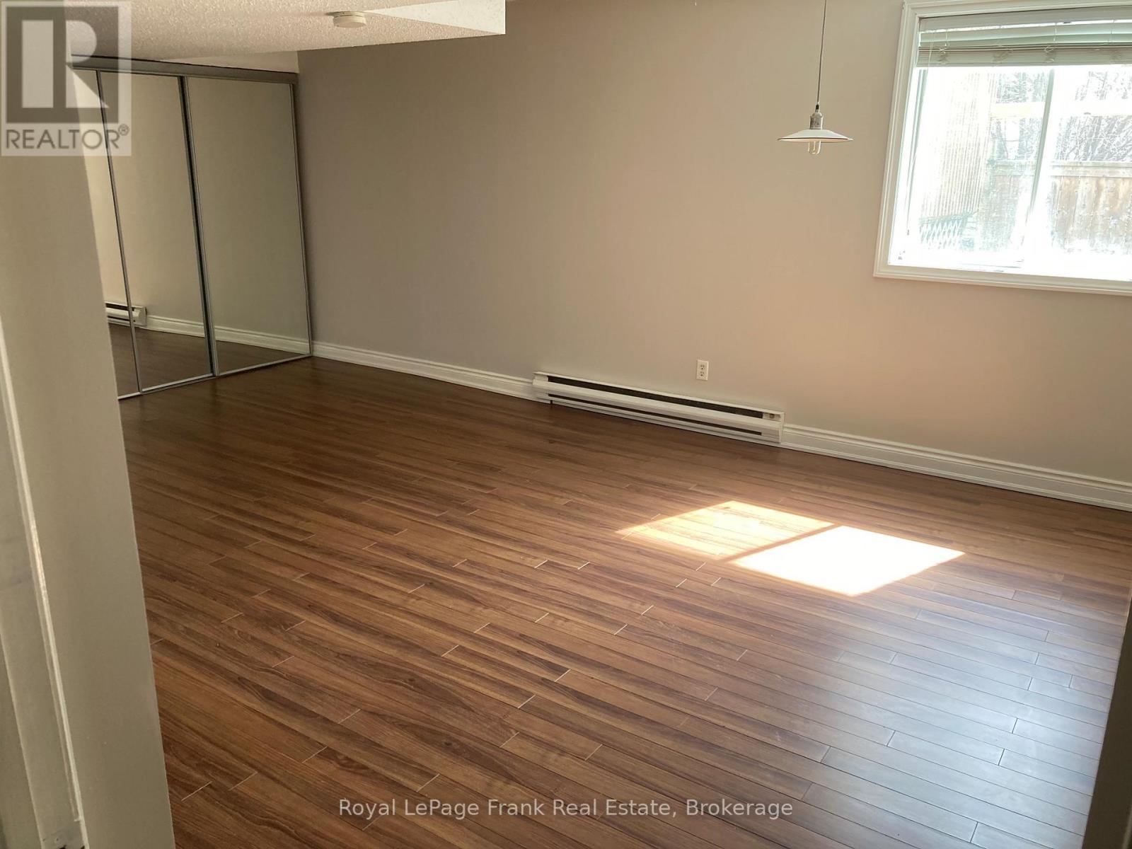 












312 CUMBERLAND COURT

,
Oshawa (Donevan),




Ontario
L1H8E7


