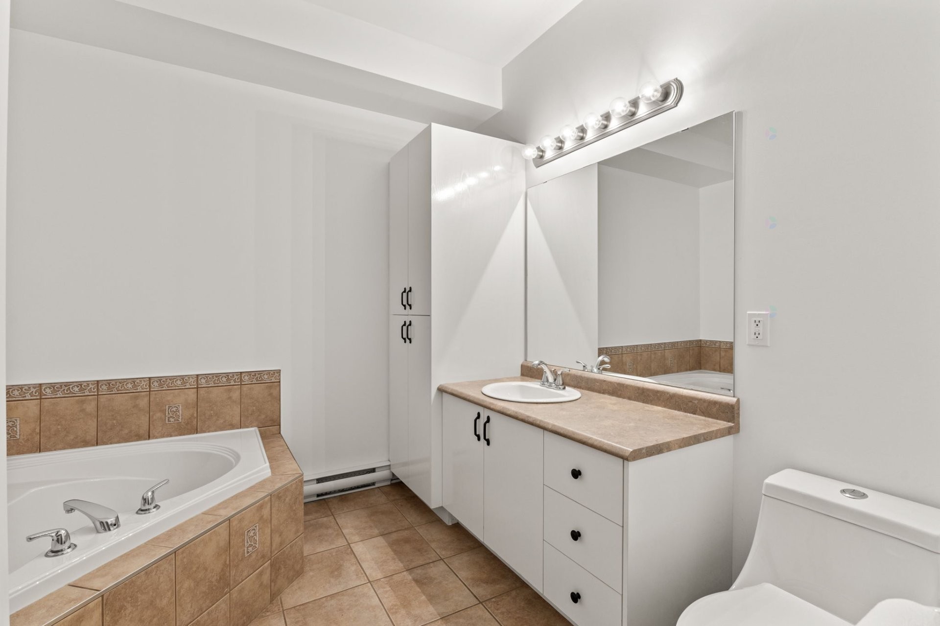 









62


Rue du Zénith

, 2,
Gatineau (Hull),




QC
J9A0A4

