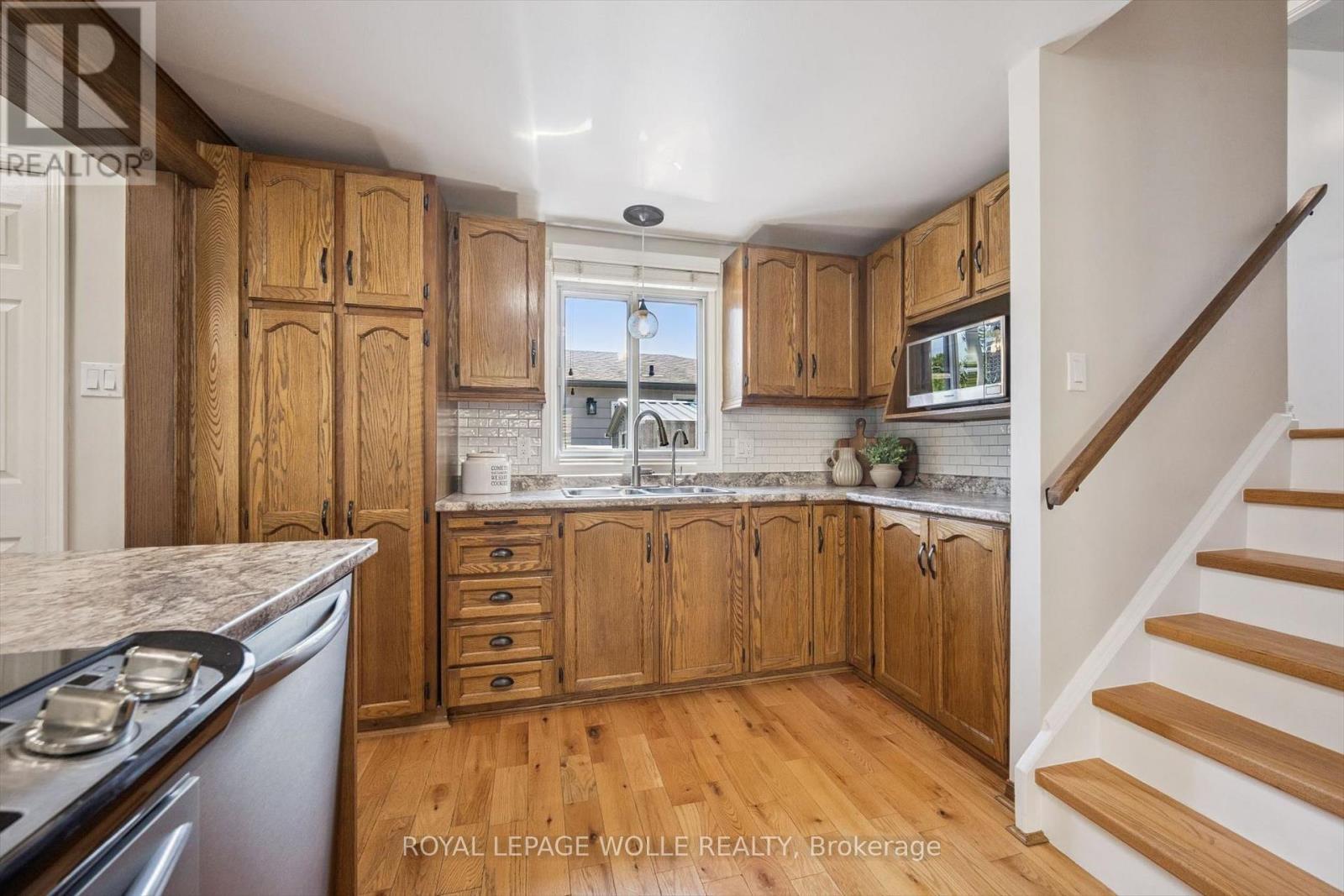 












34 ASPEN CRESCENT

,
Woolwich,




Ontario
N3B1J8

