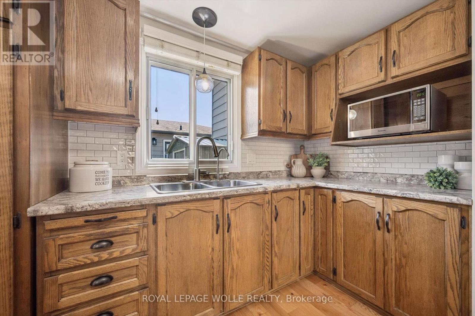 












34 ASPEN CRESCENT

,
Woolwich,




Ontario
N3B1J8


