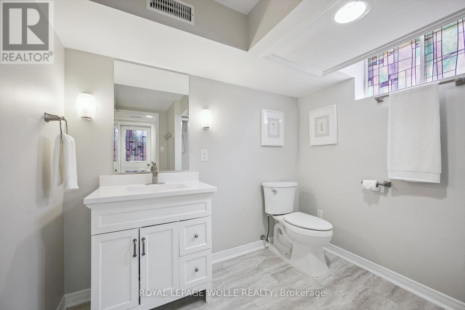 












34 ASPEN CRESCENT

,
Woolwich,




Ontario
N3B1J8

