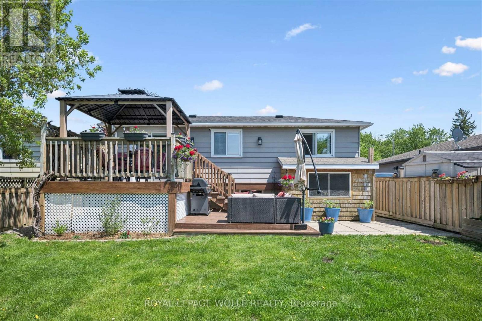 












34 ASPEN CRESCENT

,
Woolwich,




Ontario
N3B1J8

