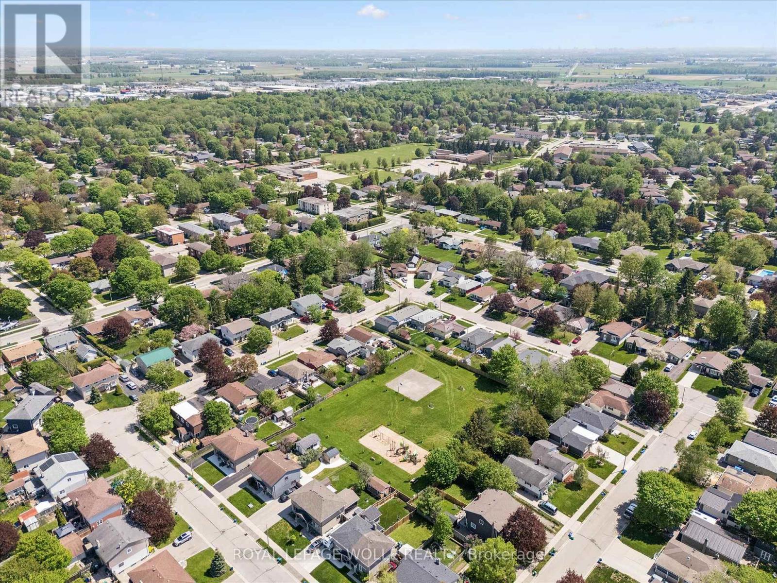 












34 ASPEN CRESCENT

,
Woolwich,




Ontario
N3B1J8

