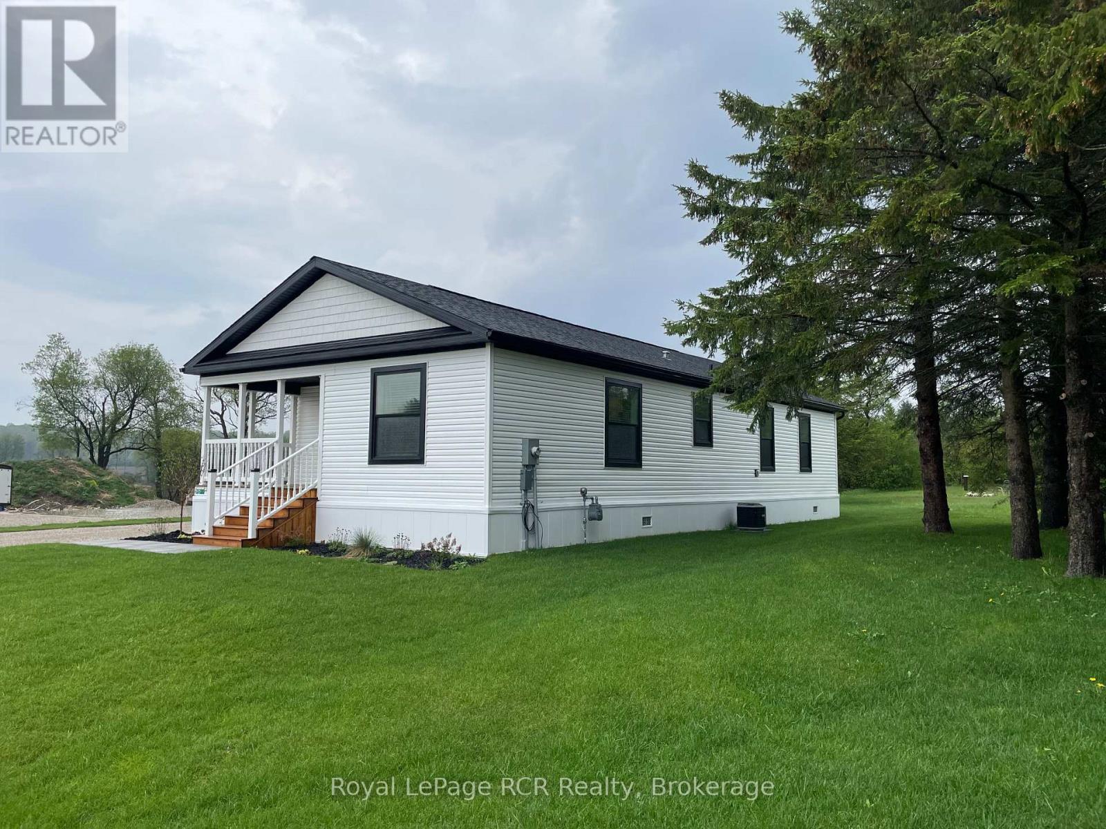 












212 SPRUCE DRIVE

,
West Grey,




Ontario
N4N3B8

