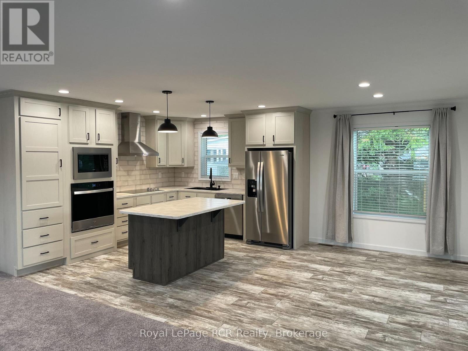 












212 SPRUCE DRIVE

,
West Grey,




Ontario
N4N3B8

