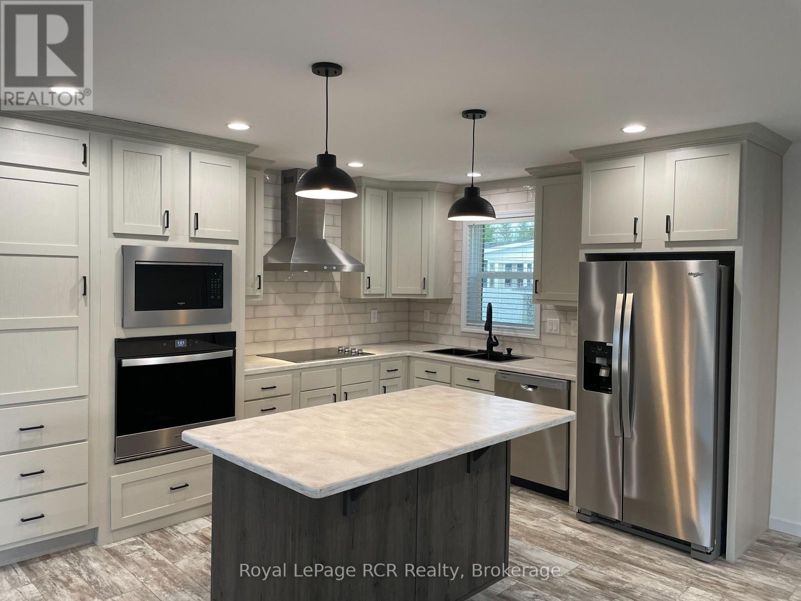 












212 SPRUCE DRIVE

,
West Grey,




Ontario
N4N3B8

