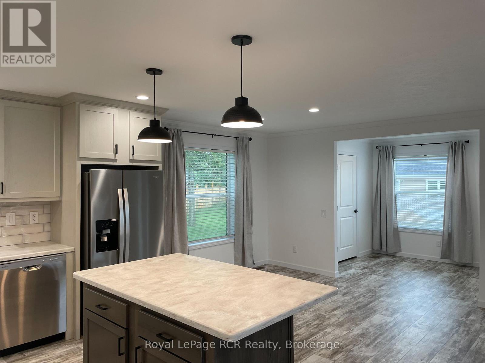












212 SPRUCE DRIVE

,
West Grey,




Ontario
N4N3B8

