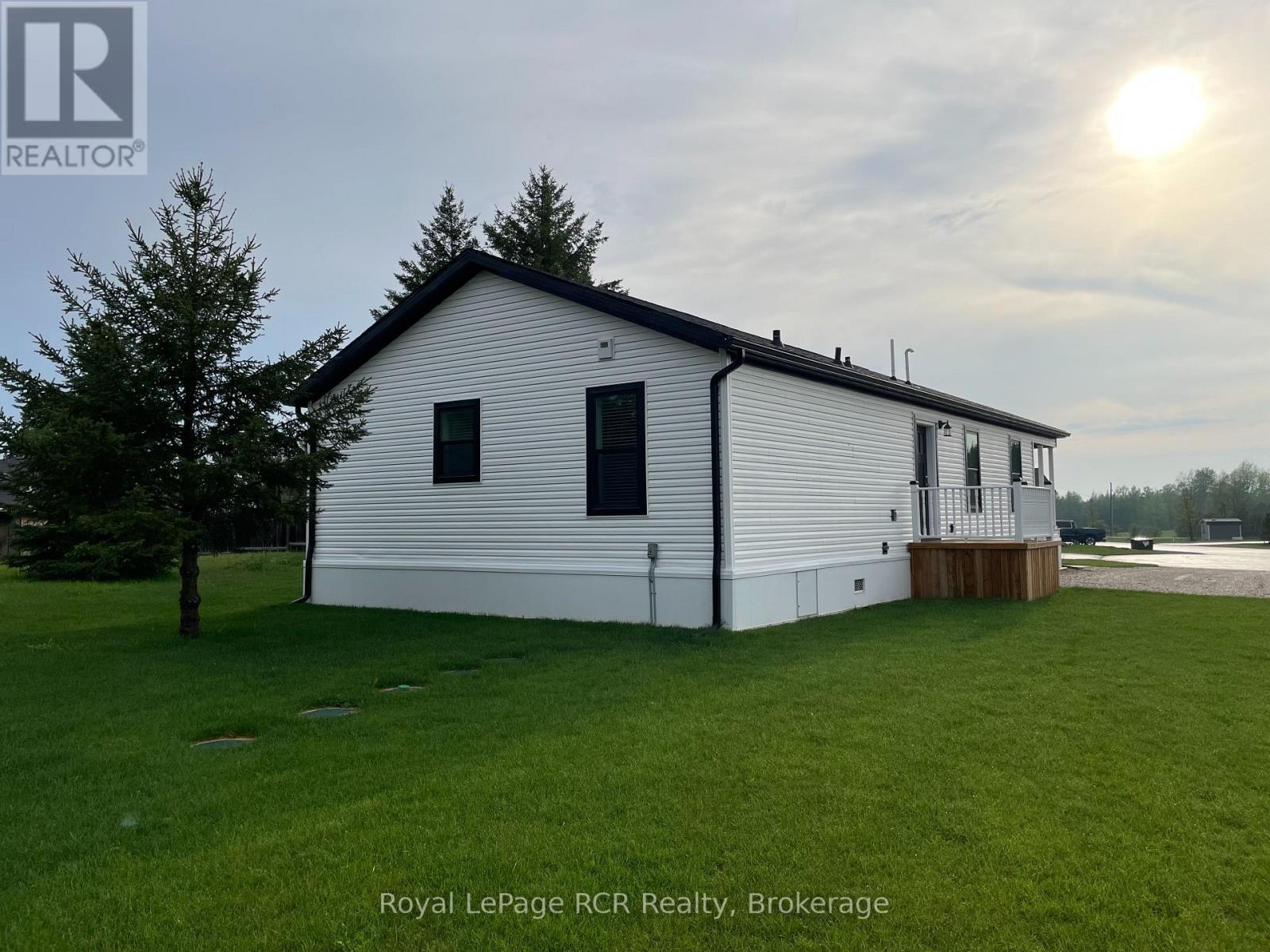 












212 SPRUCE DRIVE

,
West Grey,




Ontario
N4N3B8

