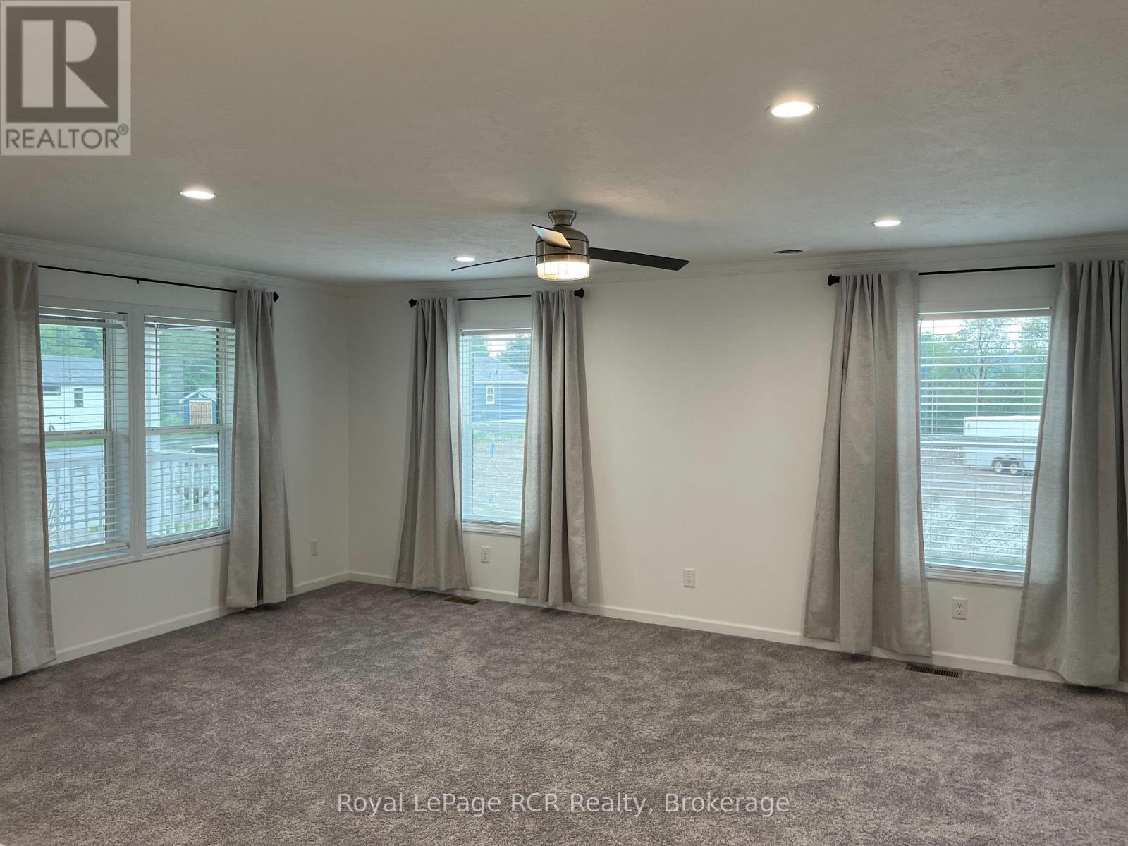 












212 SPRUCE DRIVE

,
West Grey,




Ontario
N4N3B8

