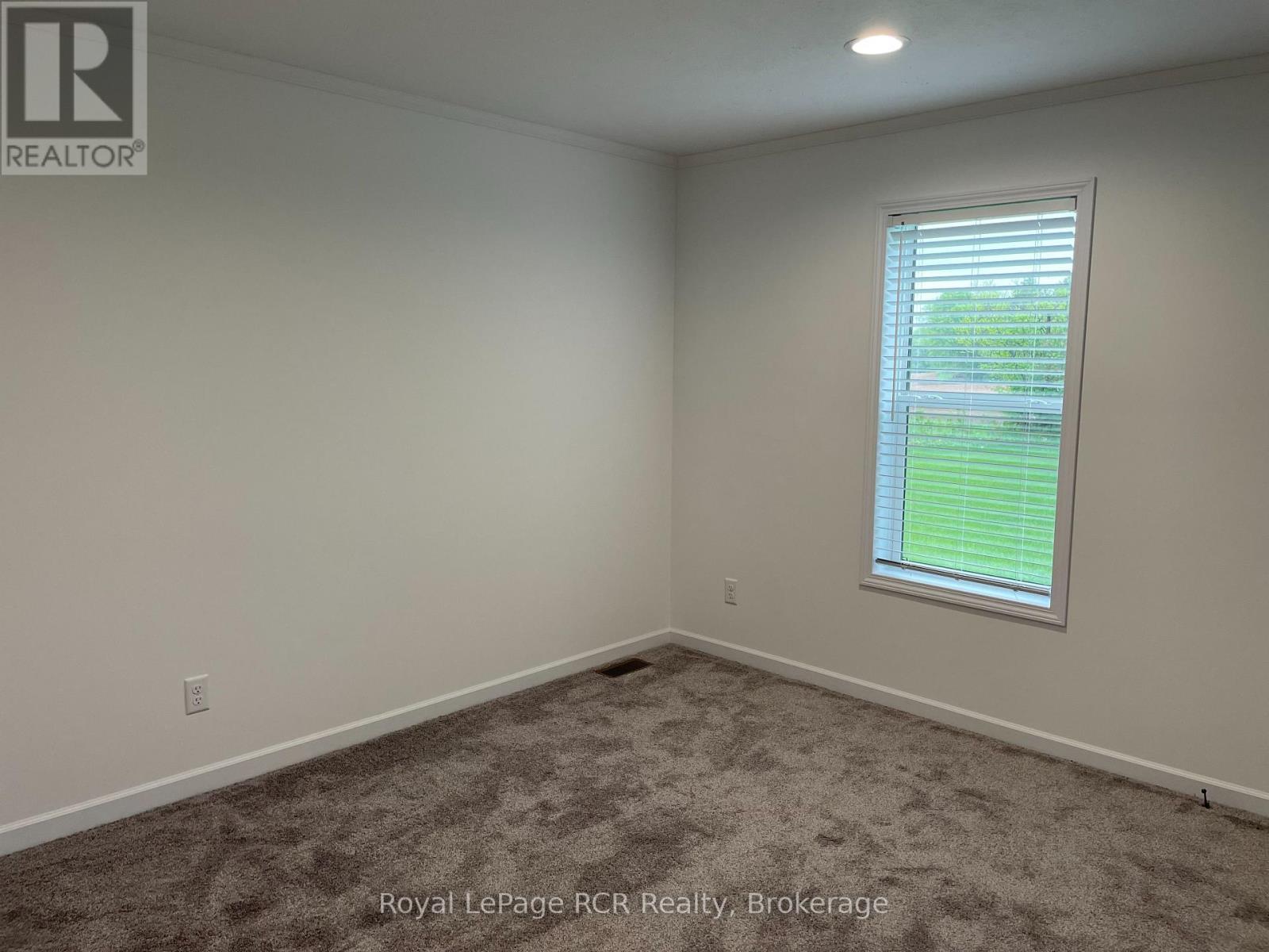 












212 SPRUCE DRIVE

,
West Grey,




Ontario
N4N3B8

